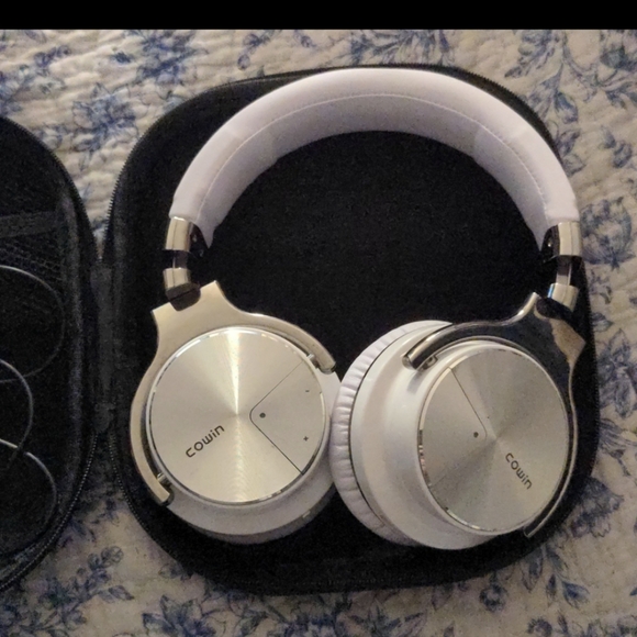 Cowin E7 noise cancelling headphones - Picture 3 of 4